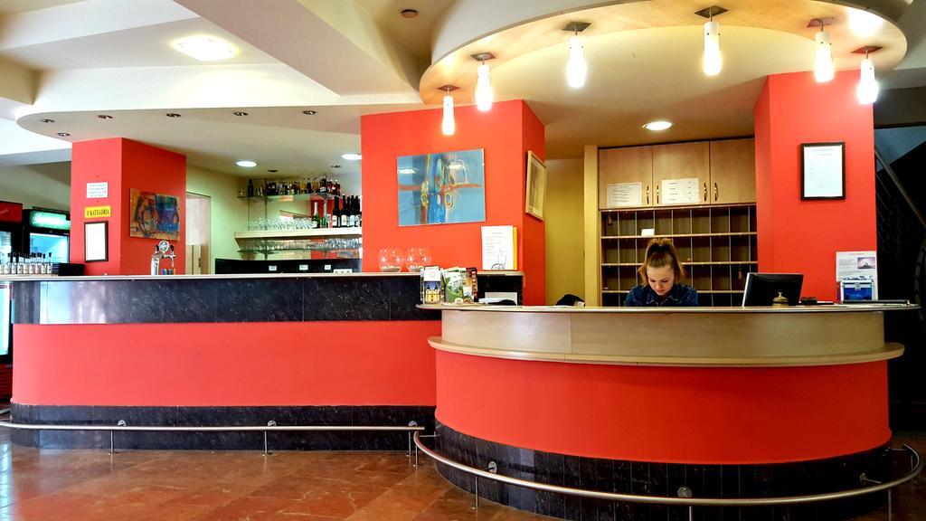 Salgo Hotel Шальготарьян Экстерьер фото